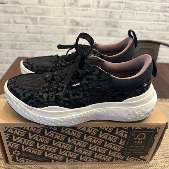 Vans Shoes - Vans Ultrarange Neo Vr3 - Animal Print